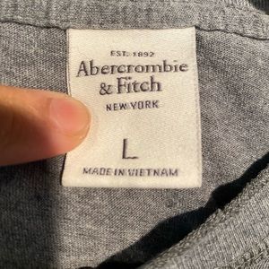 Abercrombie men’s large men’s short sleeve henley shirt